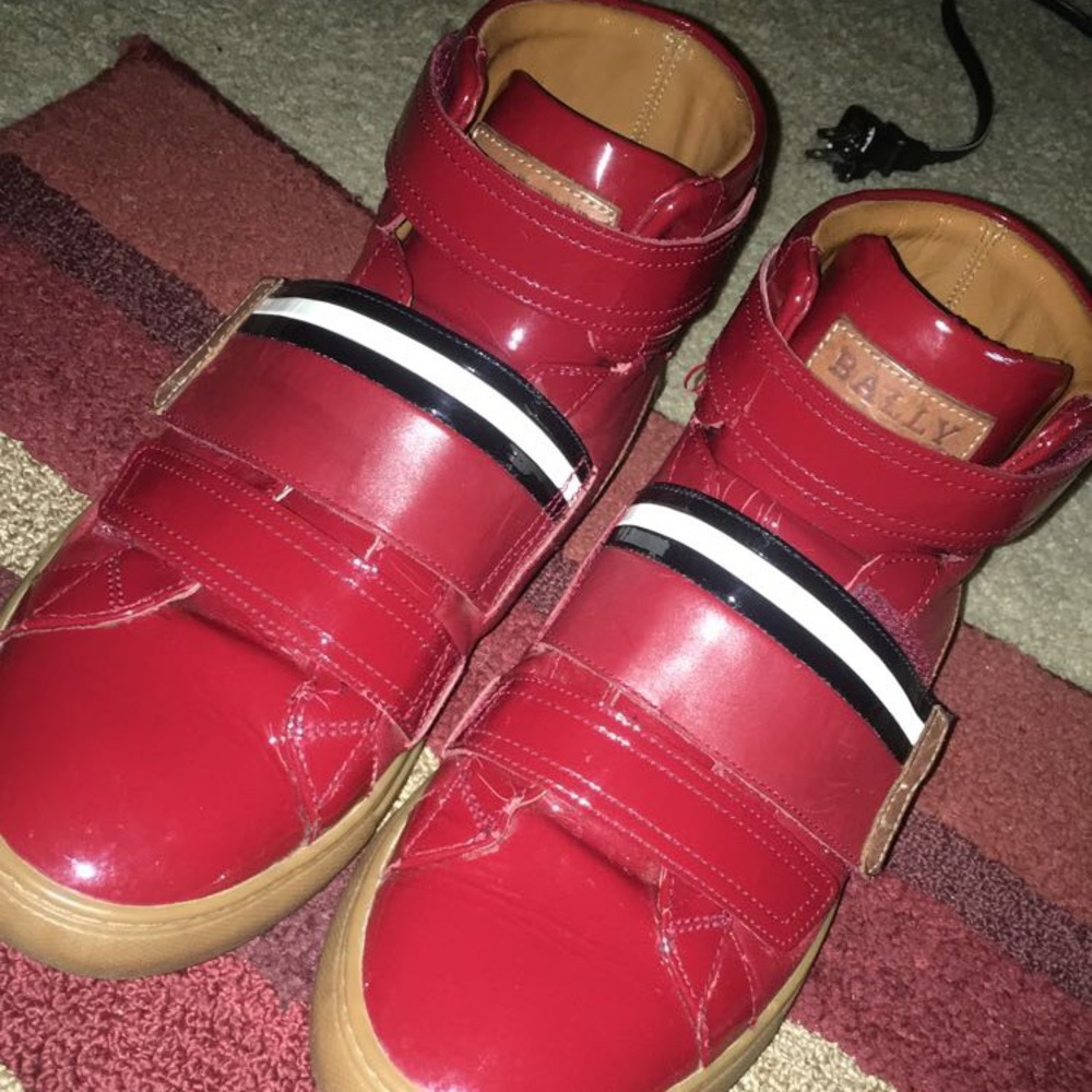 Ballys .. nice name brand shoe